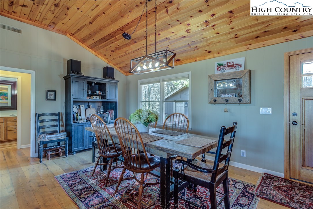 393 Rambling Road