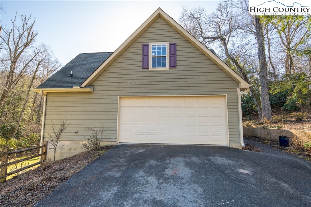 524 Wonderland Road