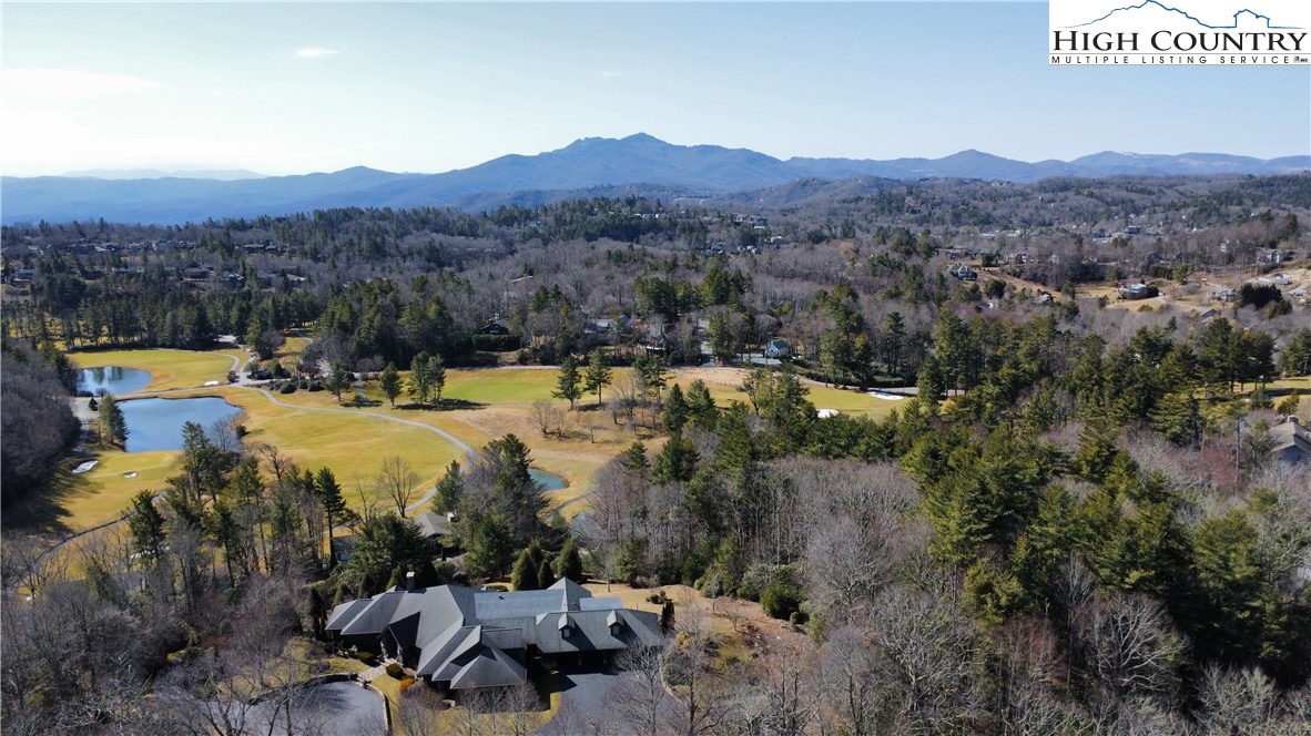 524 Wonderland Road