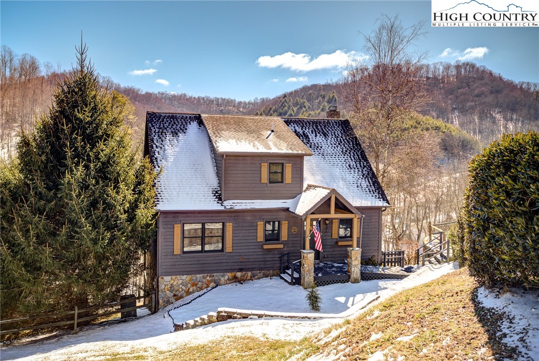 352 Woodbriar Drive