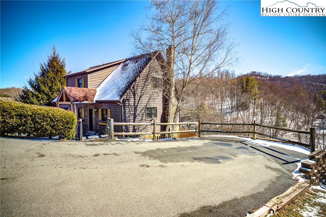 352 Woodbriar Drive