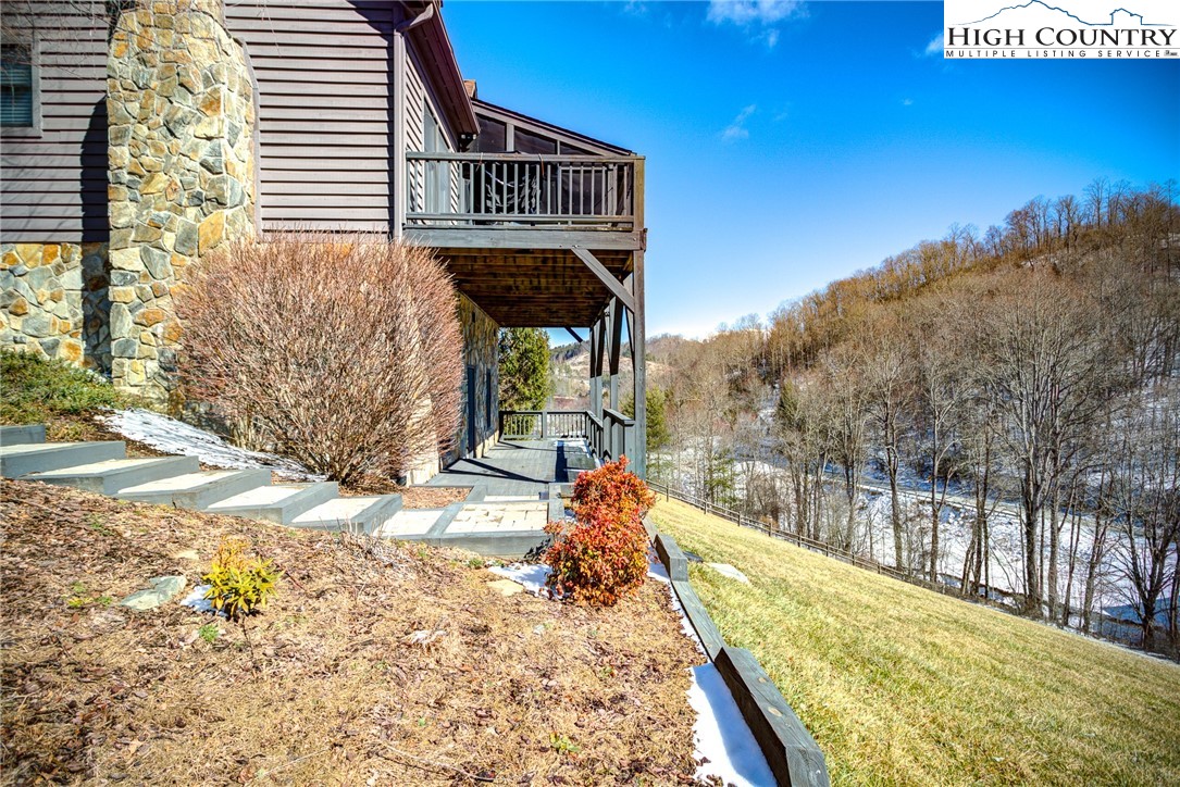 352 Woodbriar Drive
