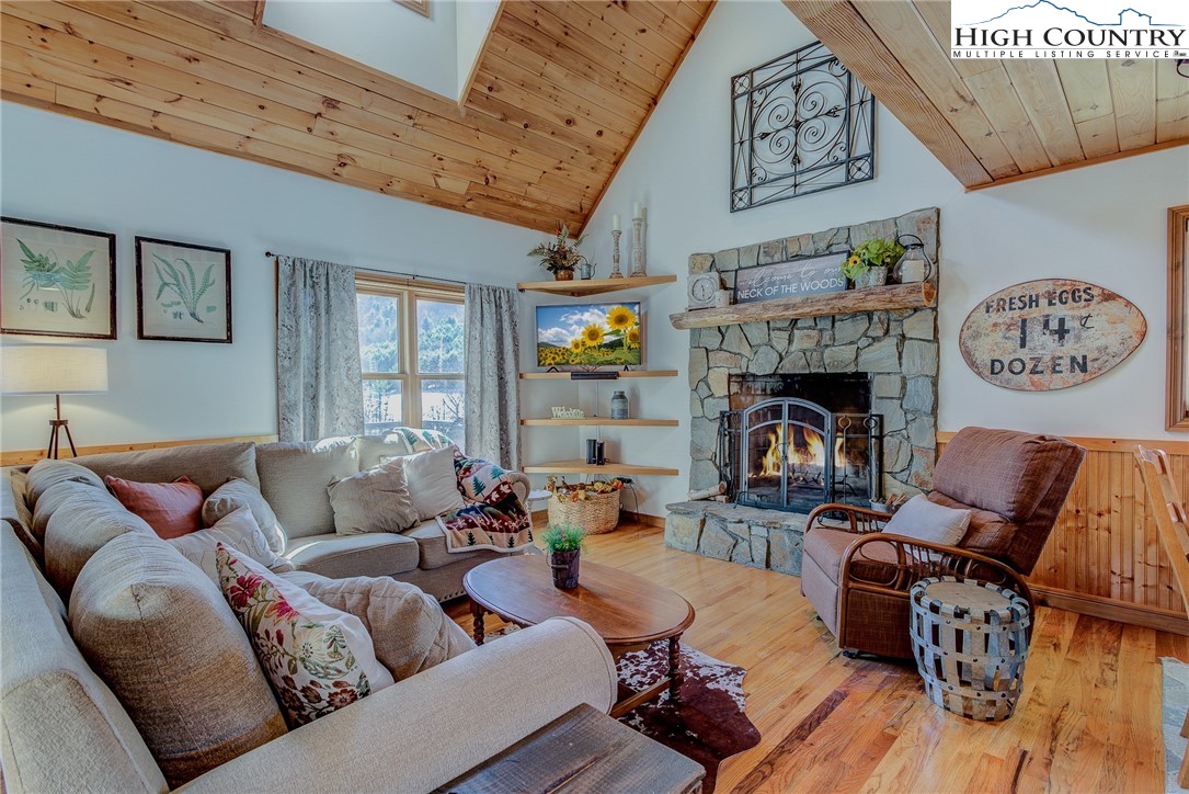 352 Woodbriar Drive