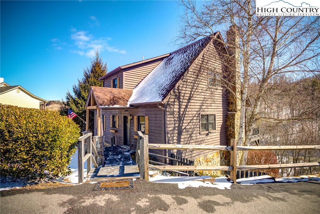 352 Woodbriar Drive