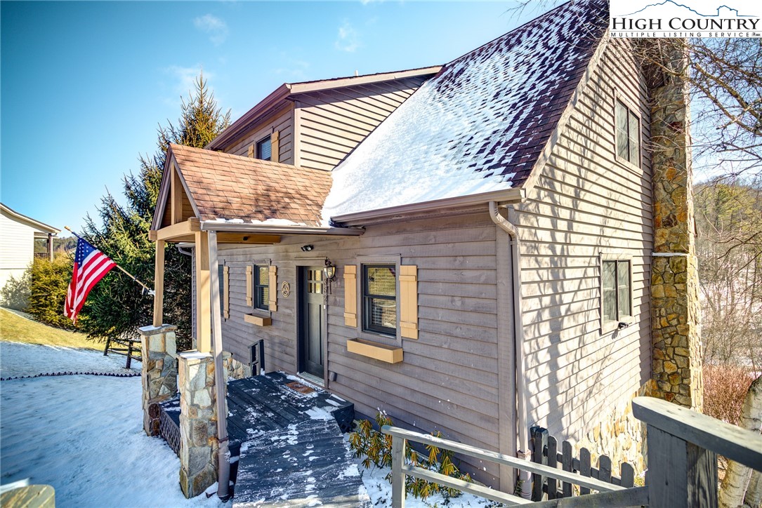 352 Woodbriar Drive