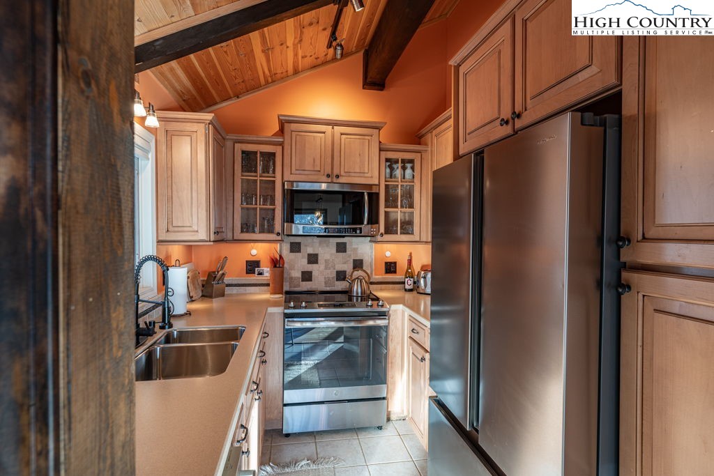 1404 Beech Mountain Parkway