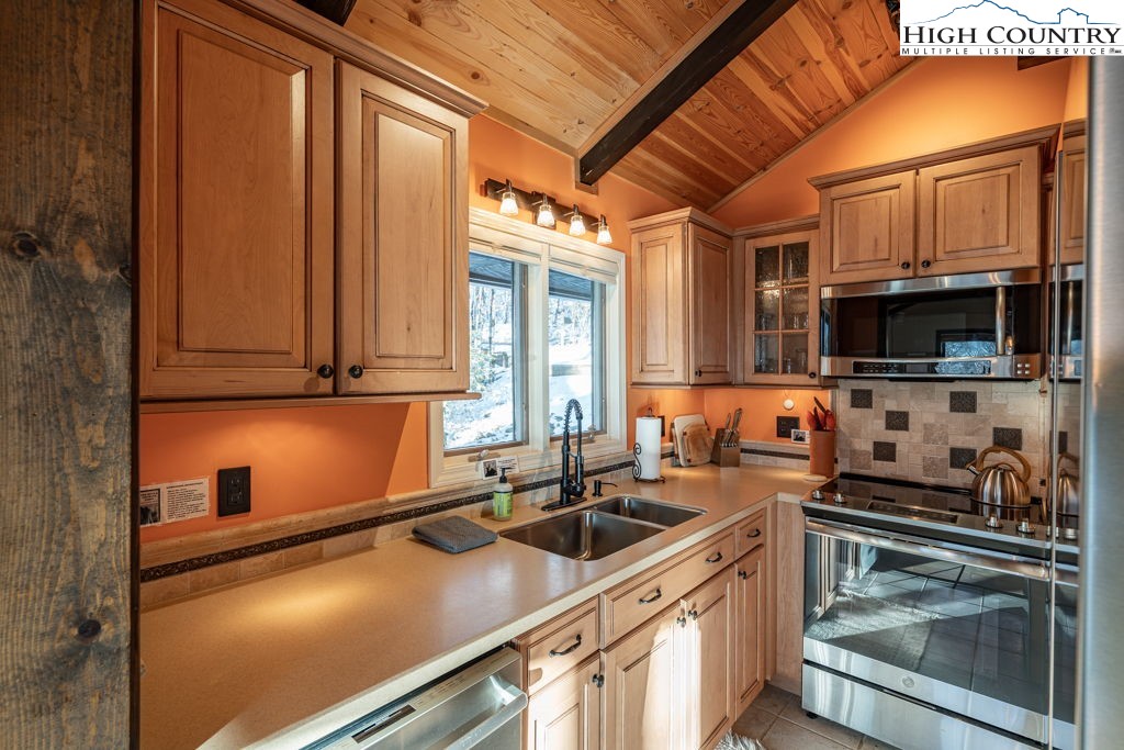1404 Beech Mountain Parkway