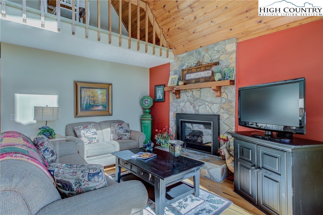 168 Grovers Knob