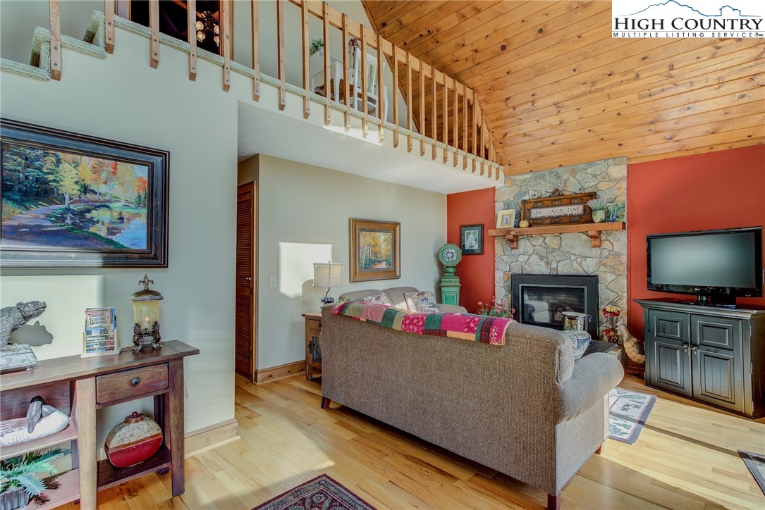 168 Grovers Knob