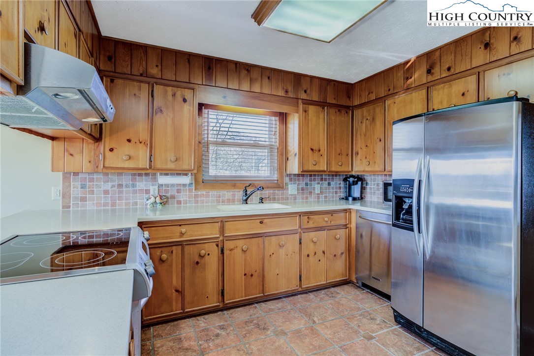 168 Grovers Knob