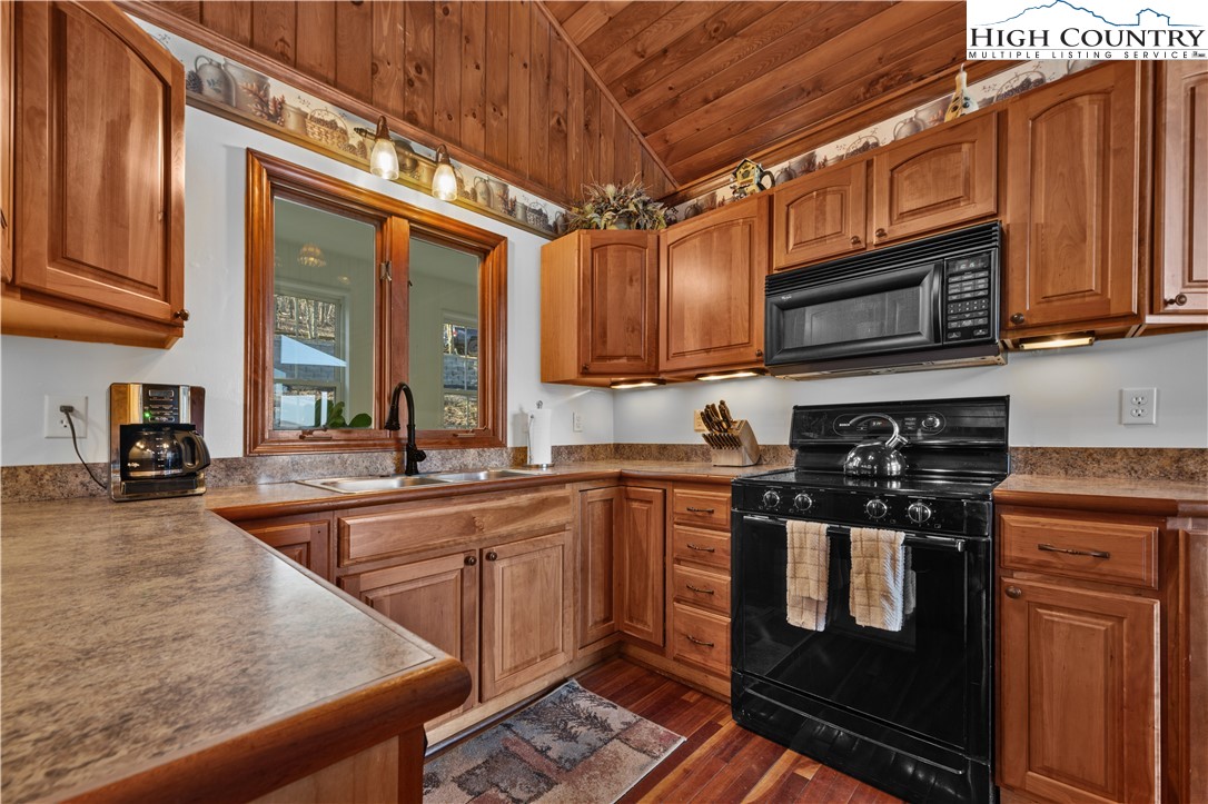 570 Running Deer Trail