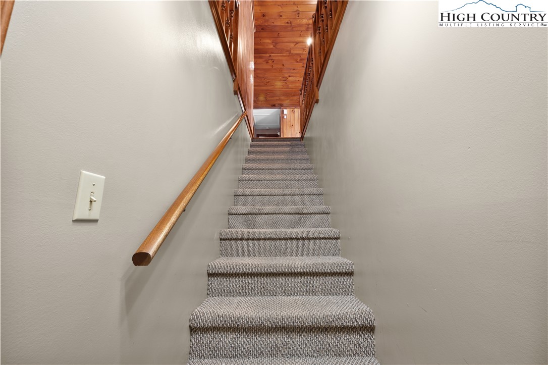570 Running Deer Trail