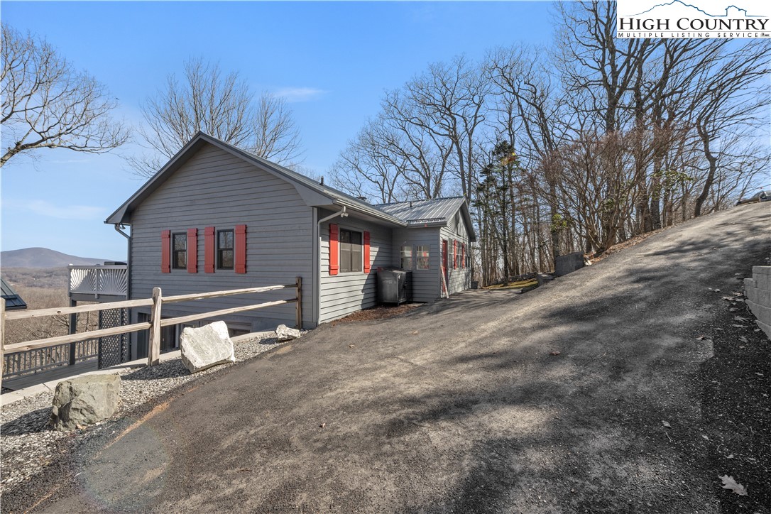 570 Running Deer Trail