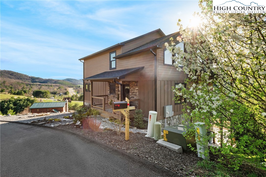 527 Cedar Trail