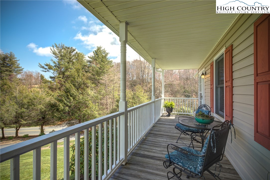 109 E Meadows Lane