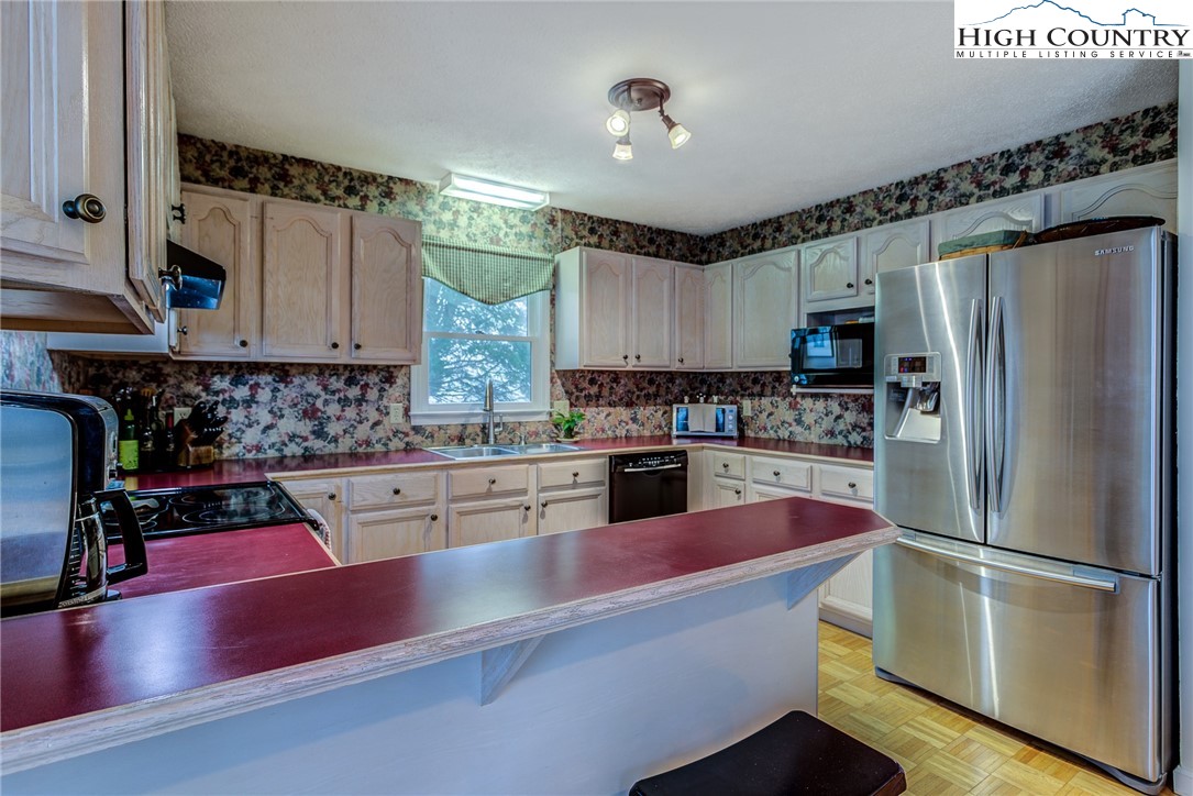 109 E Meadows Lane