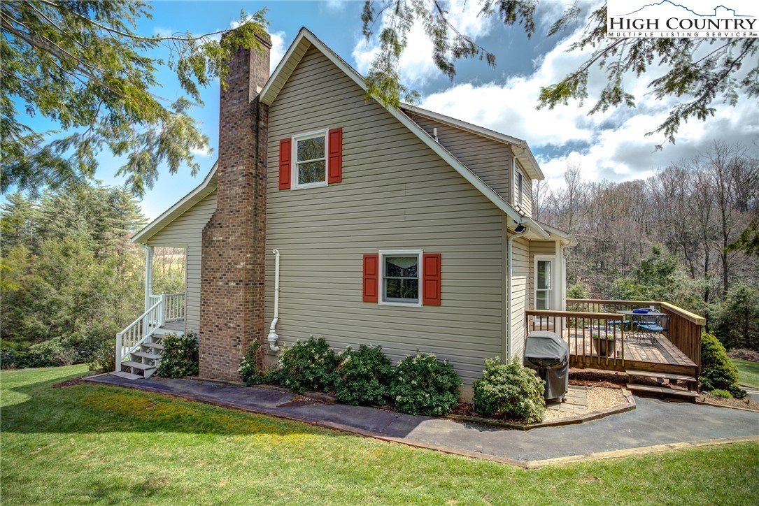 109 E Meadows Lane