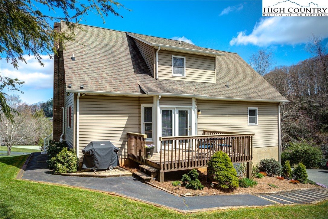 109 E Meadows Lane