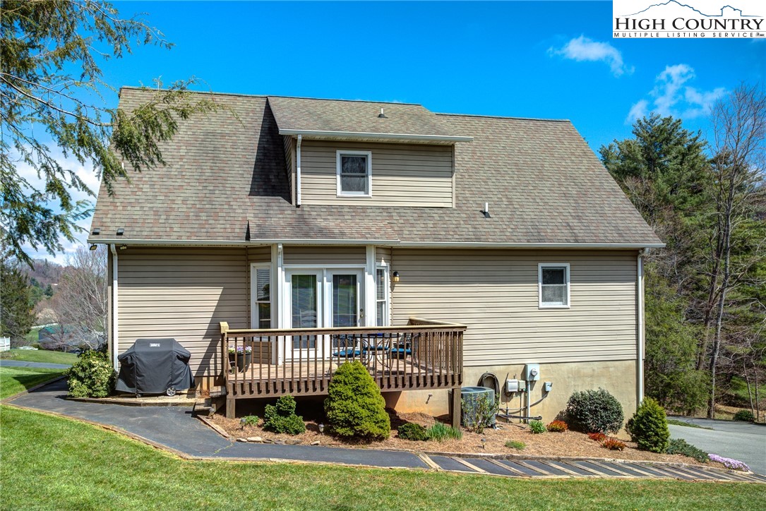 109 E Meadows Lane