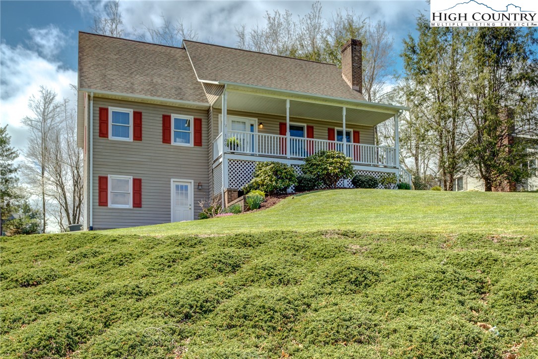 109 E Meadows Lane