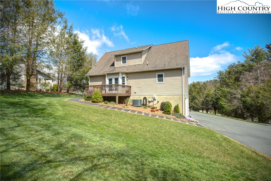 109 E Meadows Lane