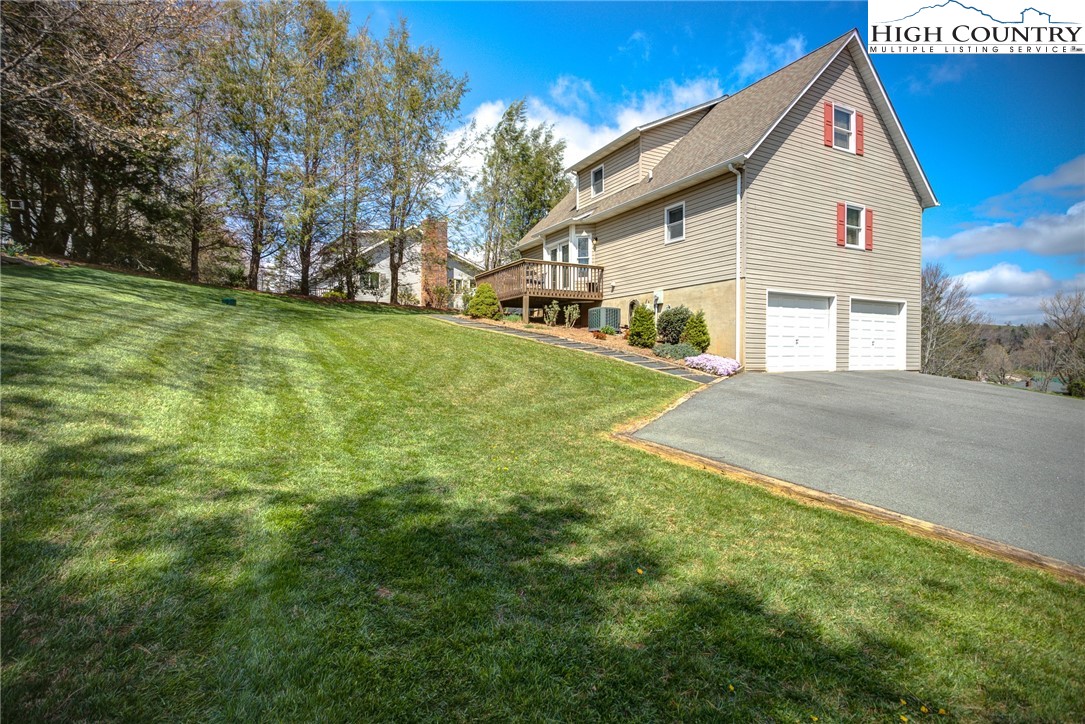 109 E Meadows Lane