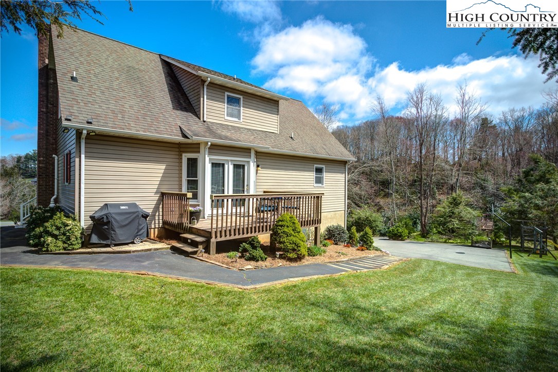109 E Meadows Lane