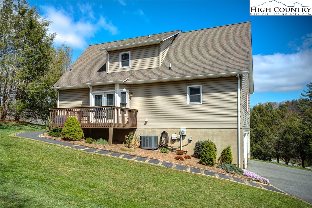 109 E Meadows Lane
