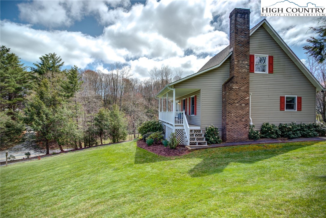 109 E Meadows Lane