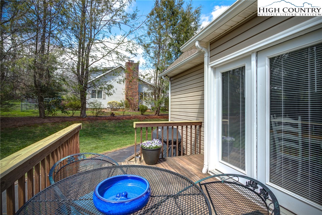 109 E Meadows Lane