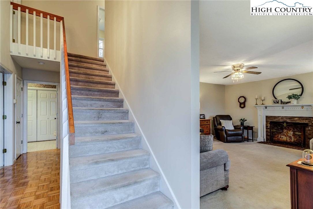 109 E Meadows Lane