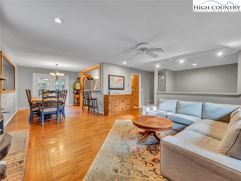1060 Seven Oaks Road