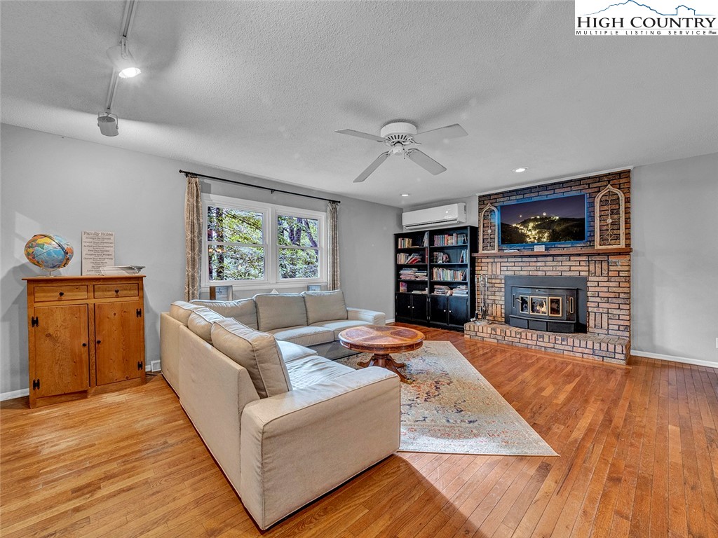 1060 Seven Oaks Road