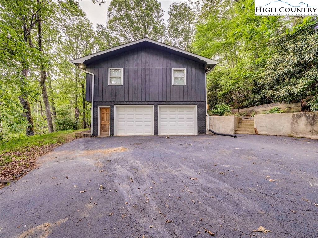 1060 Seven Oaks Road