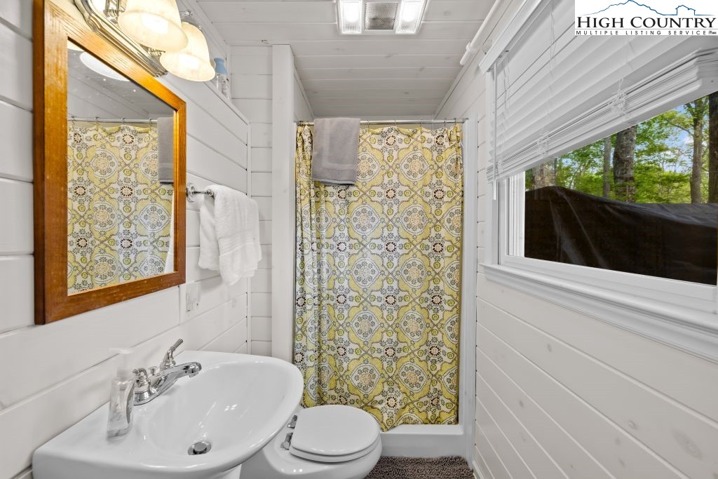 844 Pine Ridge Road