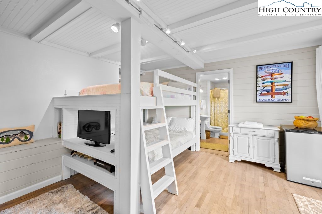 844 Pine Ridge Road