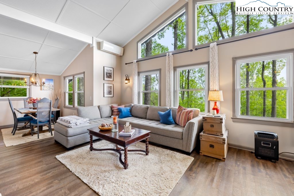 844 Pine Ridge Road