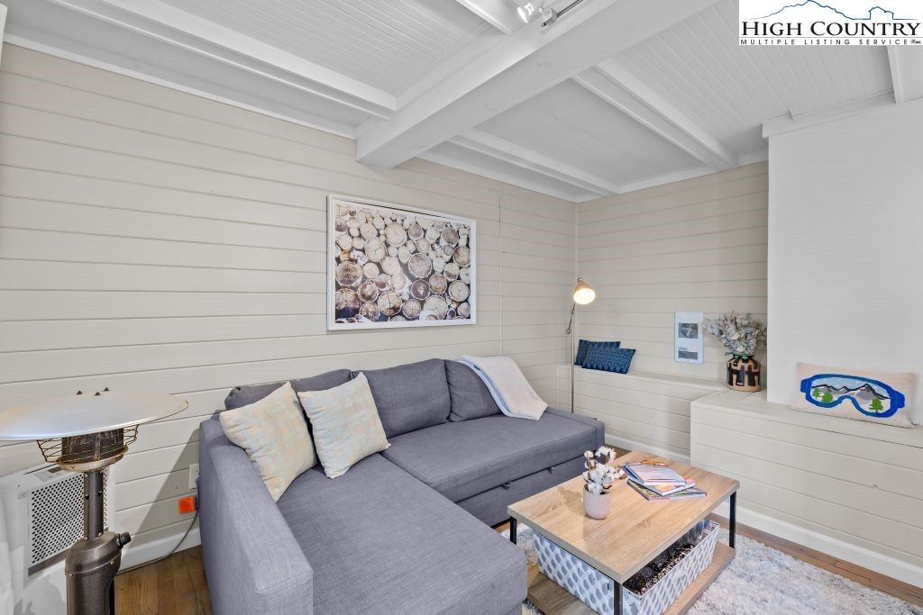 844 Pine Ridge Road