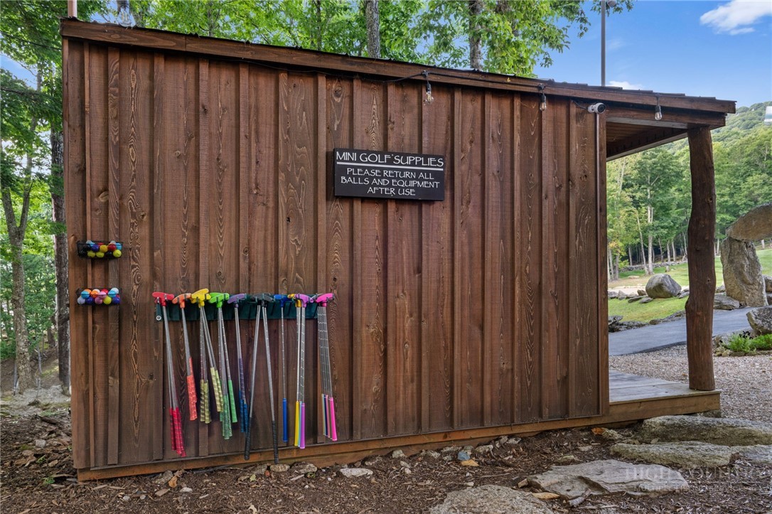77 N Eagles Nest Trail