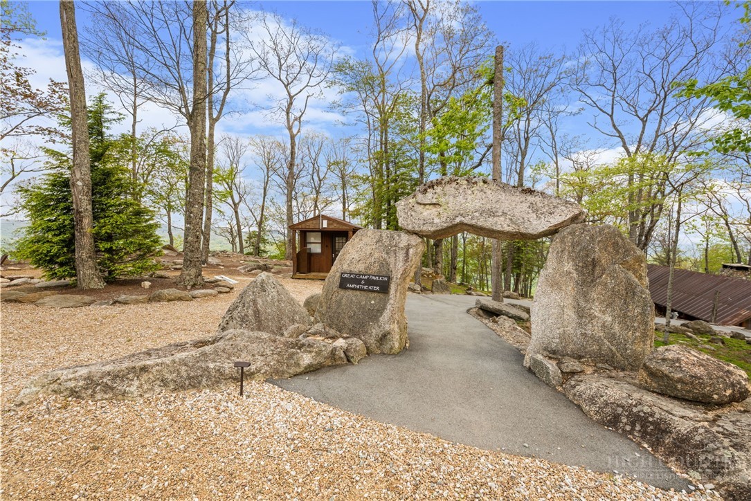 77 N Eagles Nest Trail