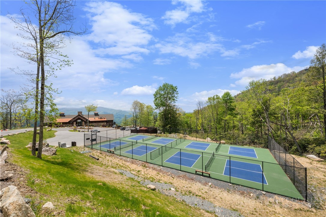 77 N Eagles Nest Trail