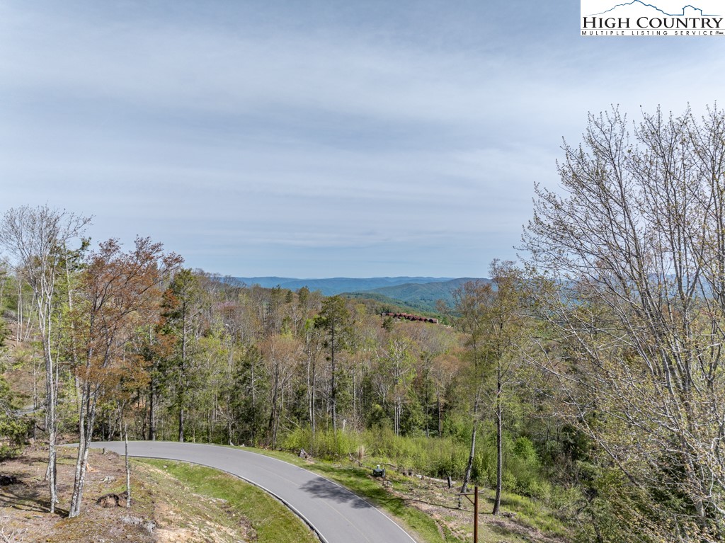 77 N Eagles Nest Trail