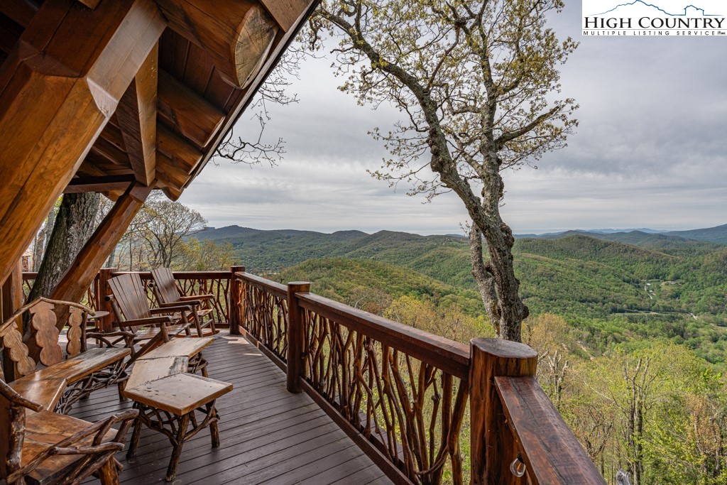 77 N Eagles Nest Trail