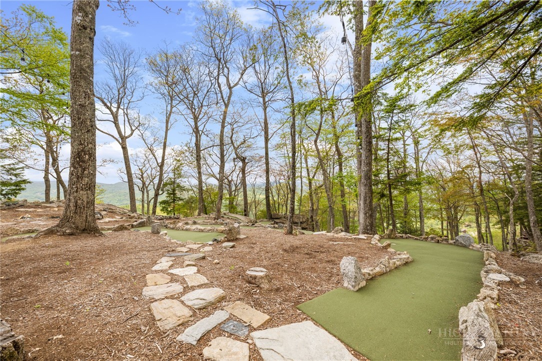 77 N Eagles Nest Trail