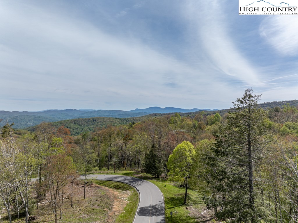 77 N Eagles Nest Trail