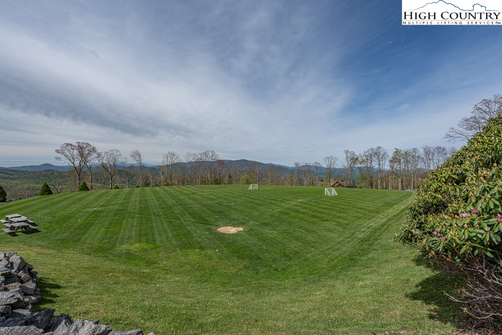 77 N Eagles Nest Trail