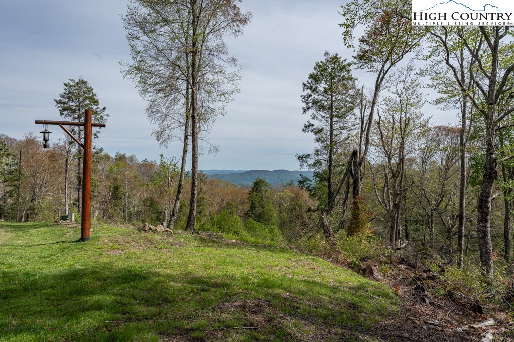 77 N Eagles Nest Trail