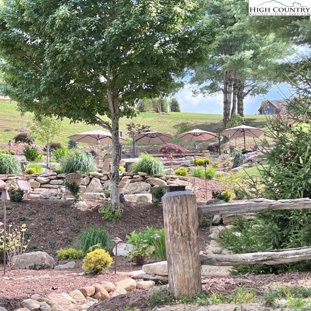 77 N Eagles Nest Trail