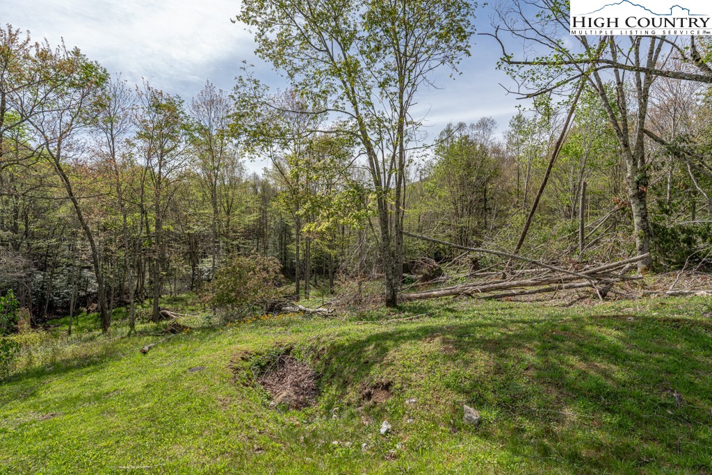 77 N Eagles Nest Trail