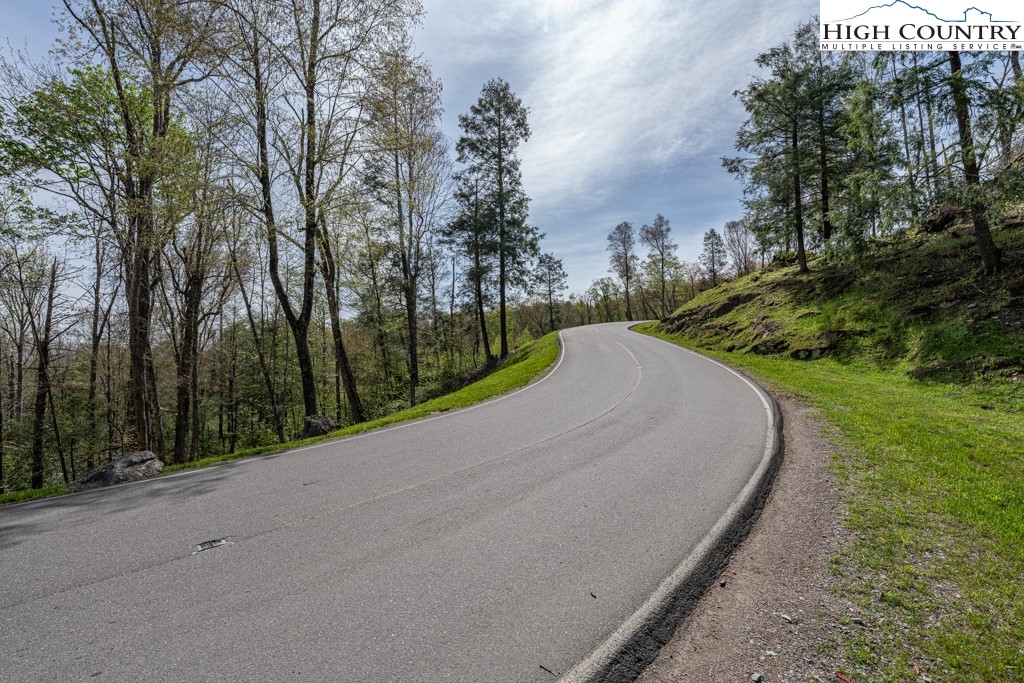 77 N Eagles Nest Trail